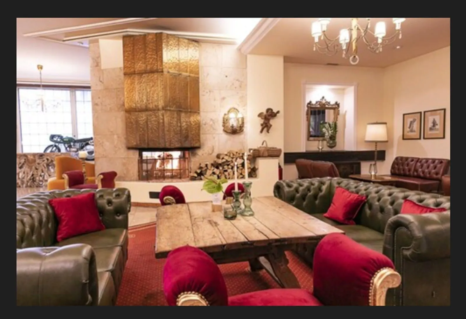 Sporthotel Igls: Lounge with open fire