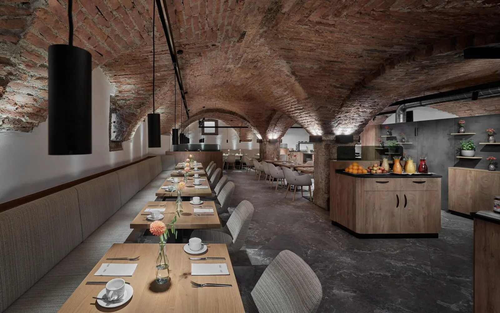 Hotel Schwarzer Adler: Vaulted breakfast cellar