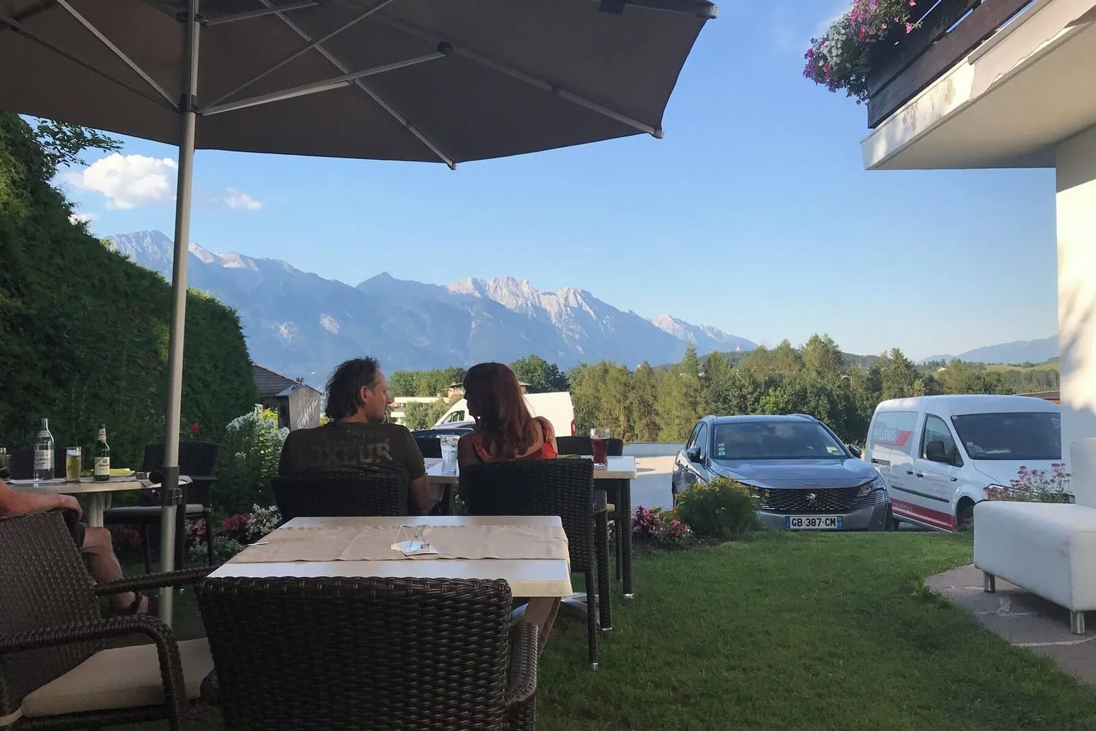 Hotel Sonnhof: Terrace with mountain views