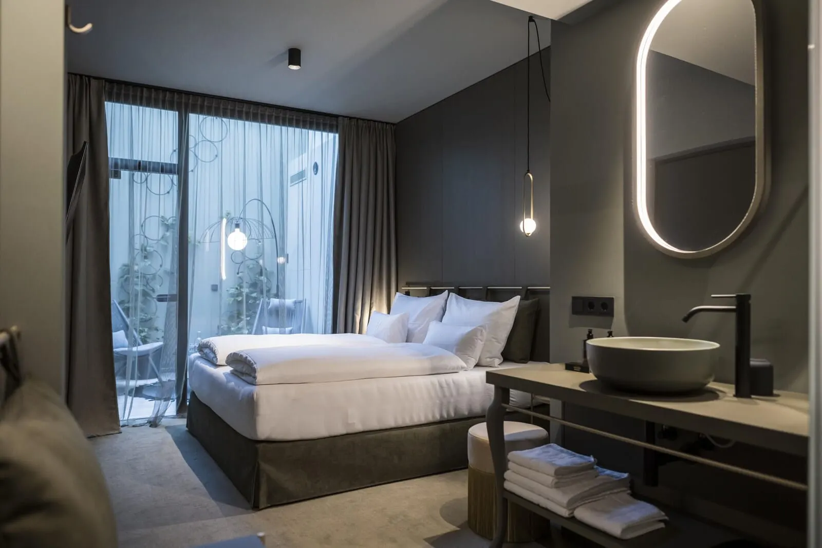 Altstadthotel Weisses Kreuz: Double room with balcony