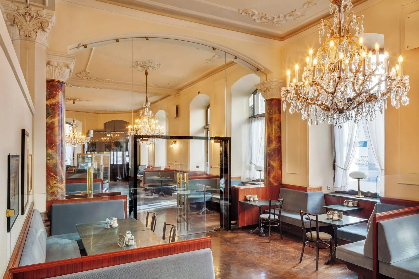 Hotel Café Central: Café Central, the Viennese coffee house downstairs