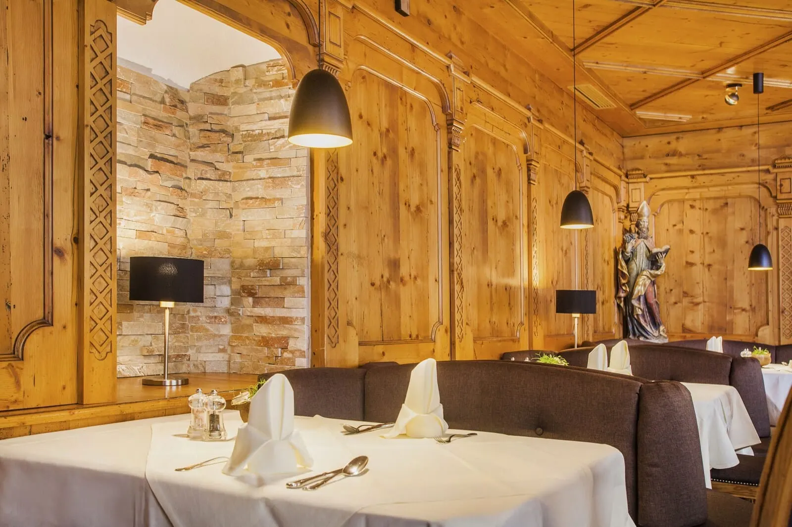 Hotel Leipziger Hof: Pine-panelled restaurant