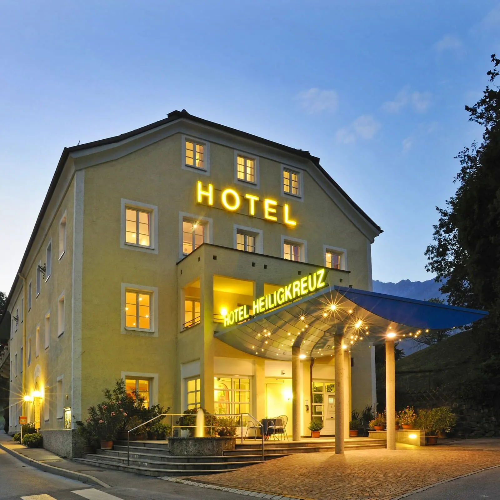 Hotel Heiligkreuz: The Hotel Heiligkreuz at dusk