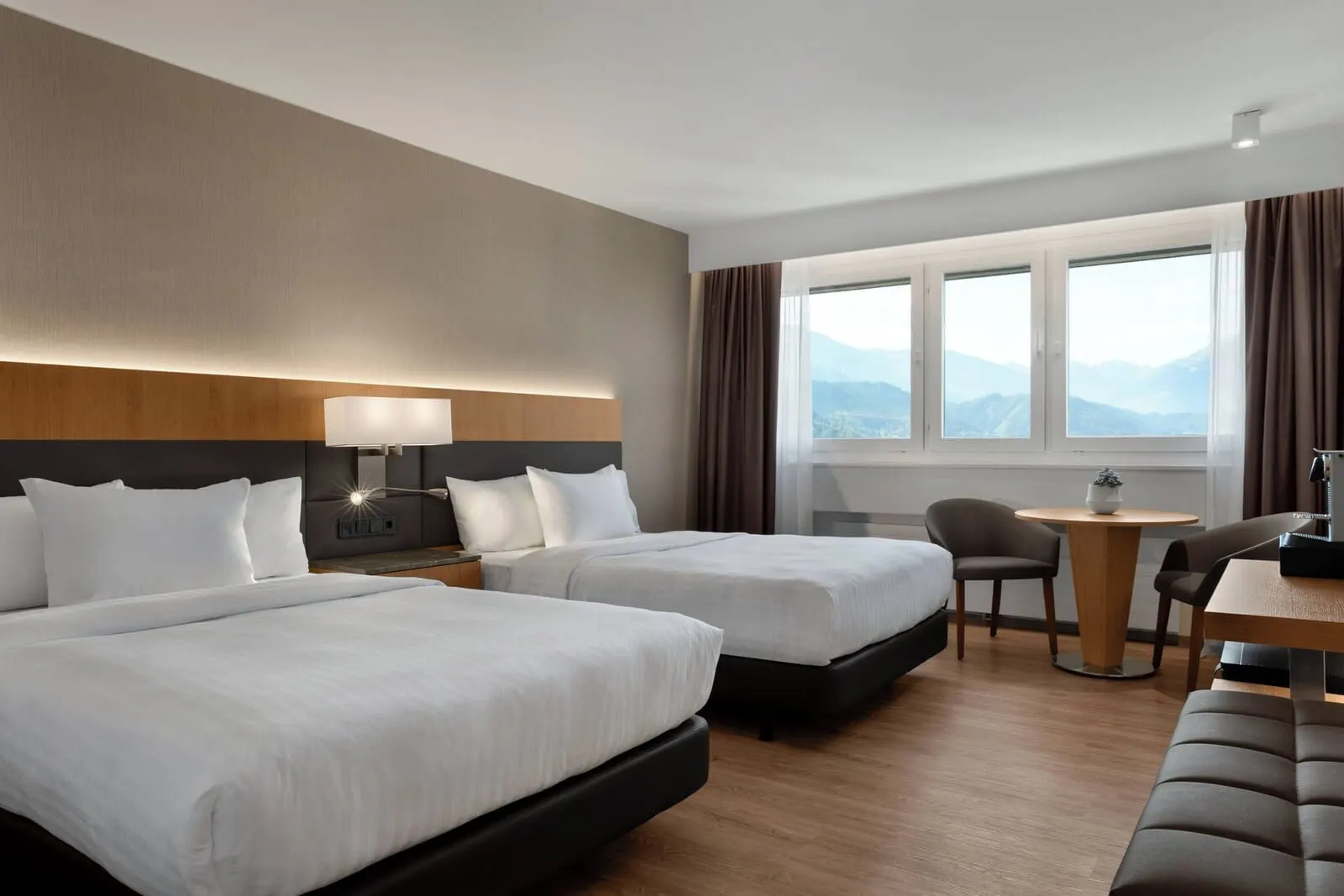 AC Hotel by Marriott Innsbruck: Twin room with mountain view