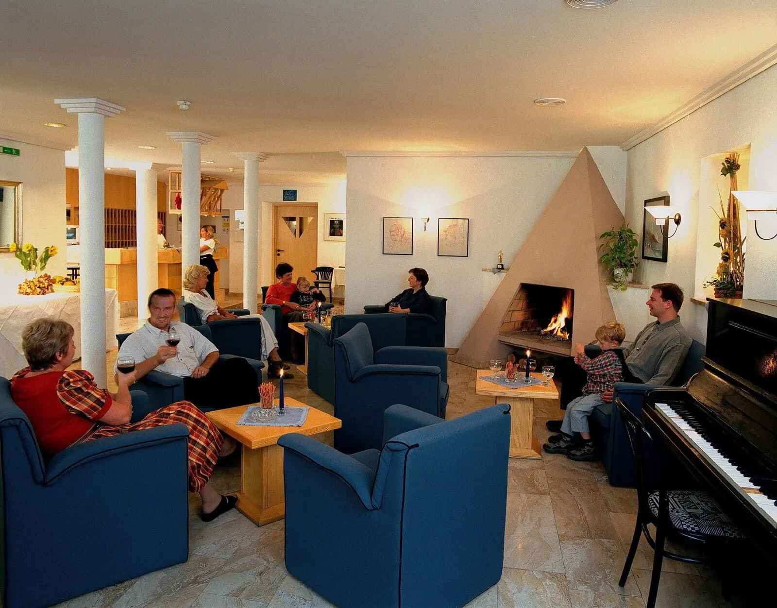 Hotel Heiligkreuz: Lounge with open fire