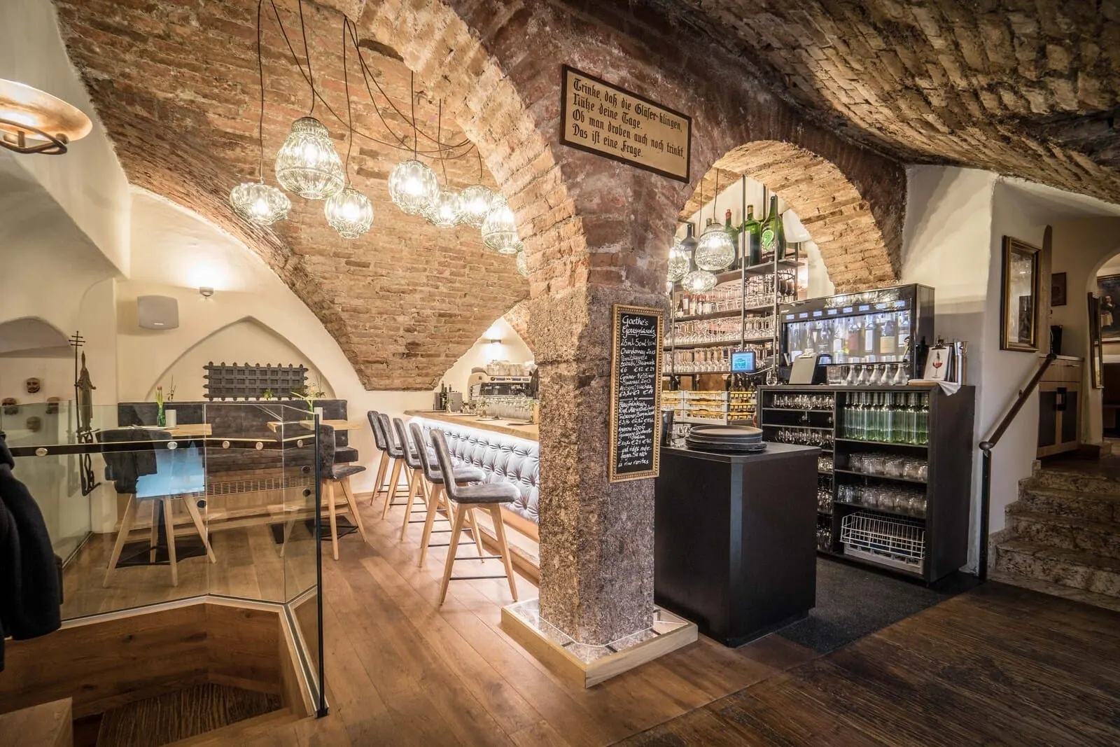 Hotel Goldener Adler: Vaulted bar
