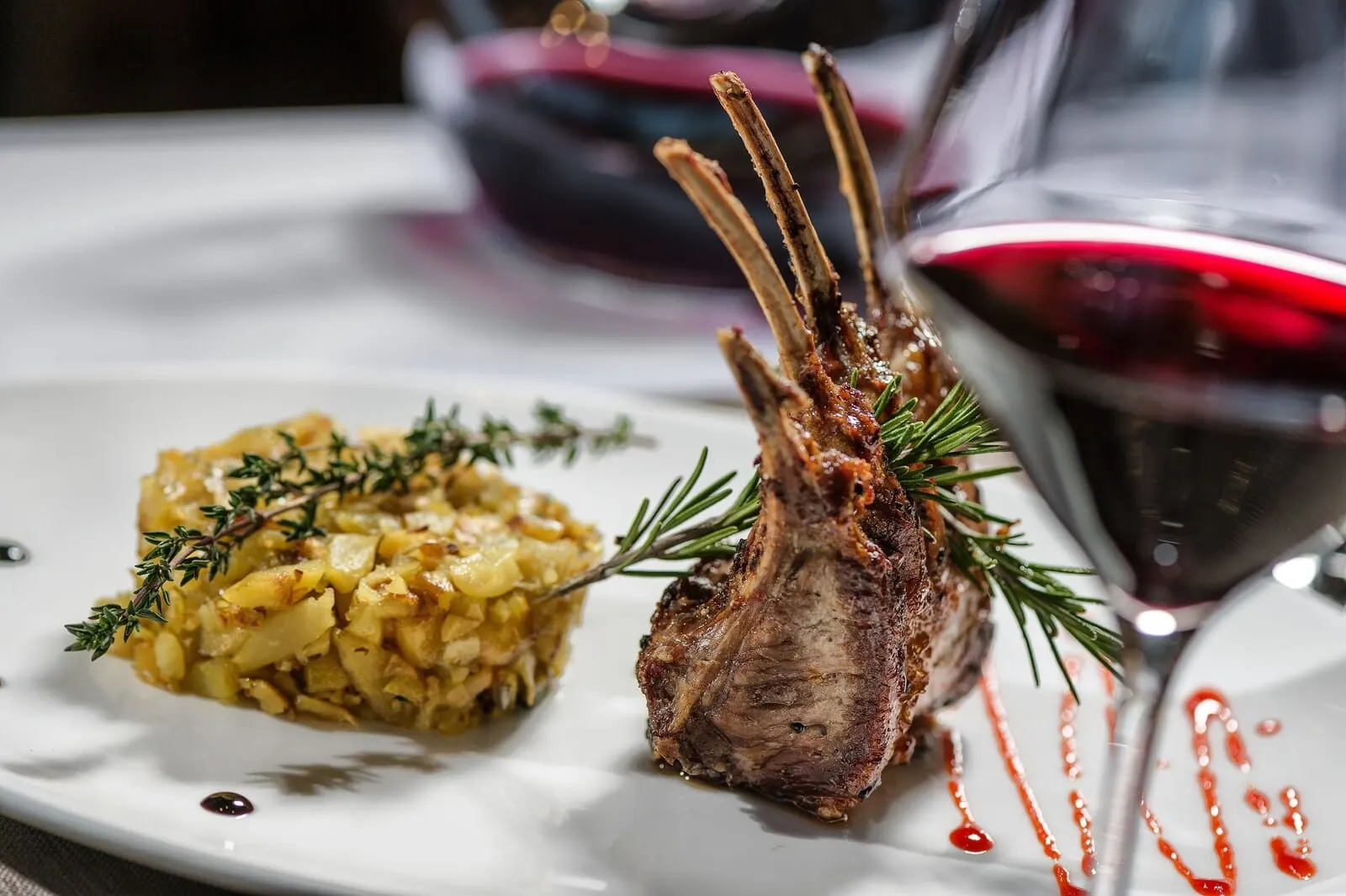 Hotel dasMEI: Lamb in the restaurant