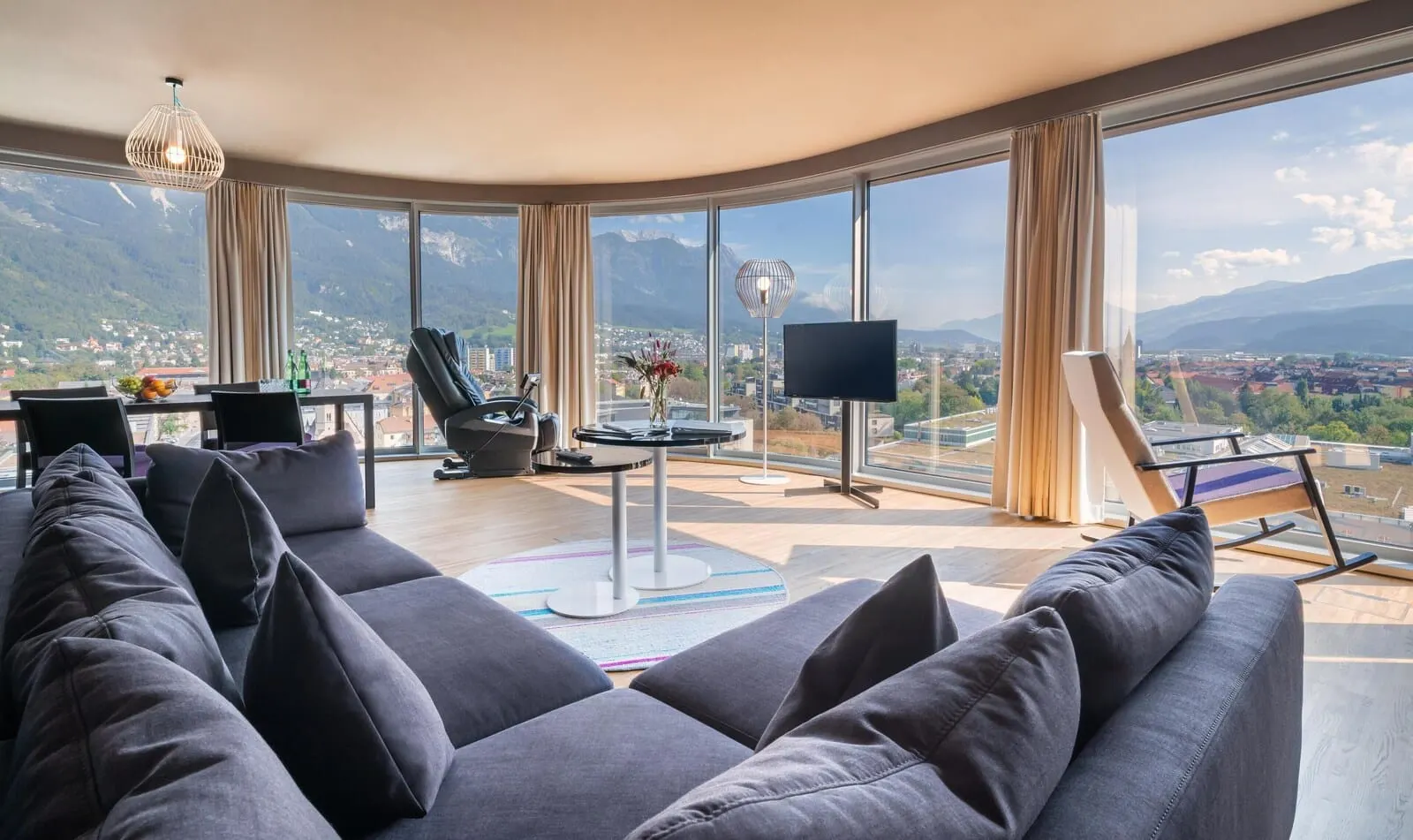 ADLERS Hotel Innsbruck: Panorama suite with floor-to-ceiling windows