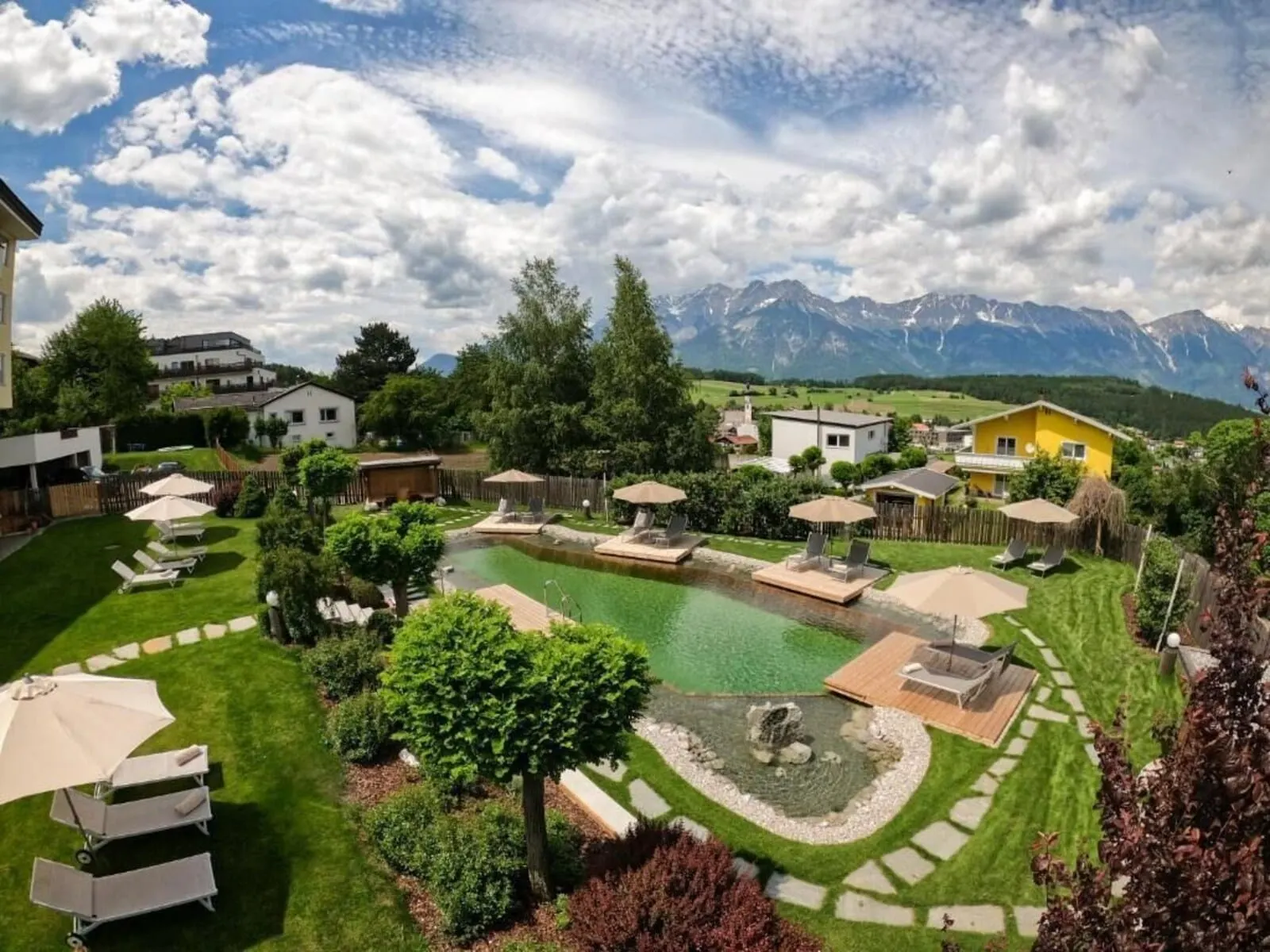 Hotel Seppl: Natural swimming pond in the garden