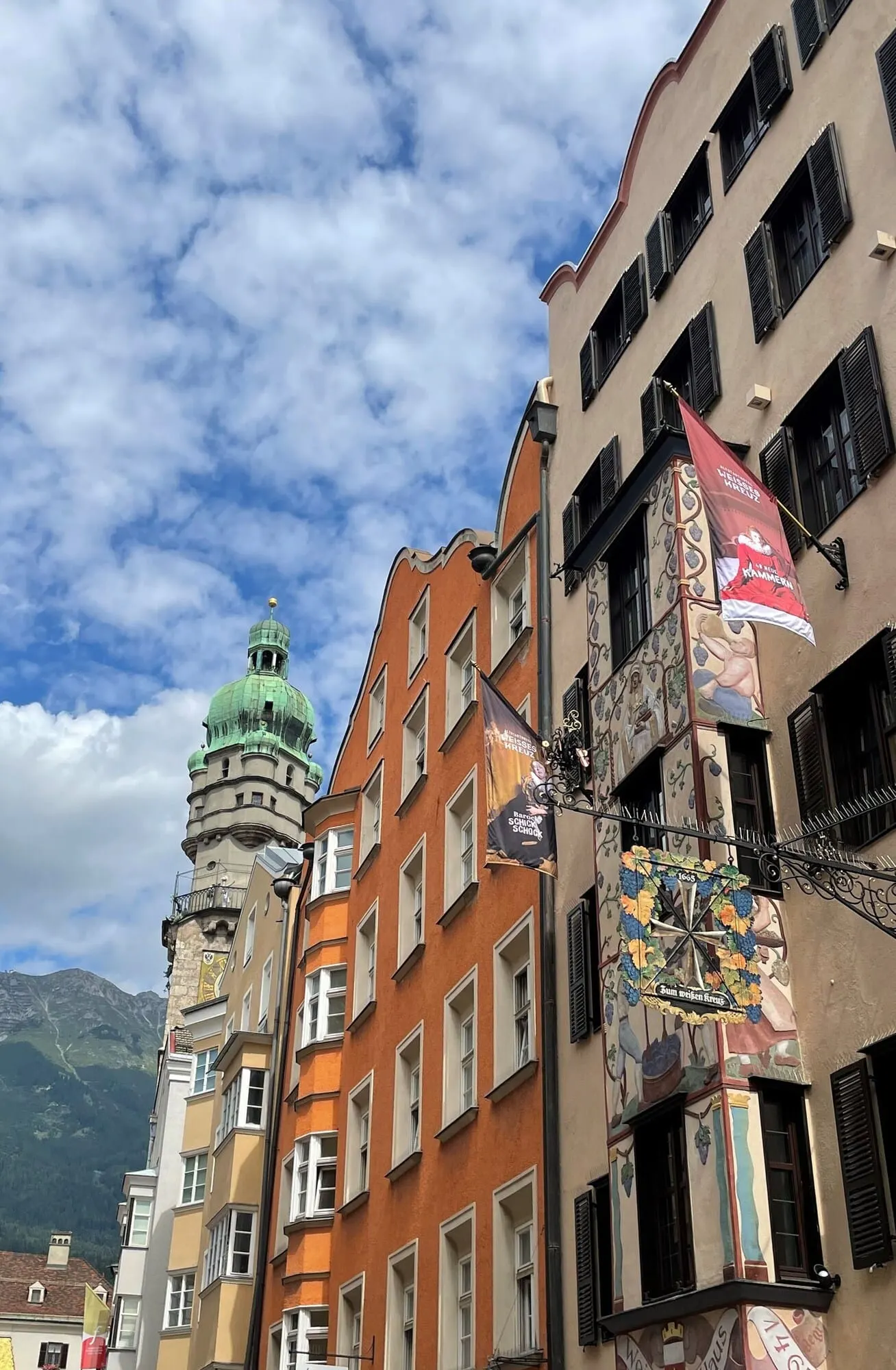 Altstadthotel Weisses Kreuz: The old town outside the hotel