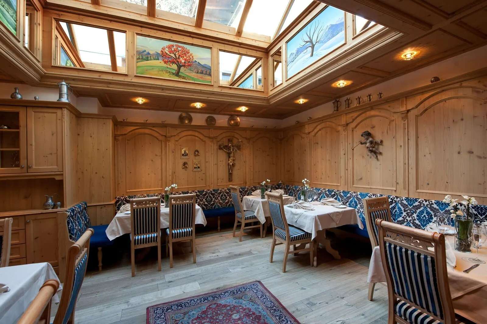 Hotel Bierwirt: Restaurant under a glass roof