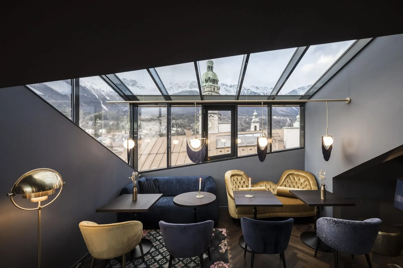 Altstadthotel Weisses Kreuz: Rooftop breakfast room looking towards the City Tower