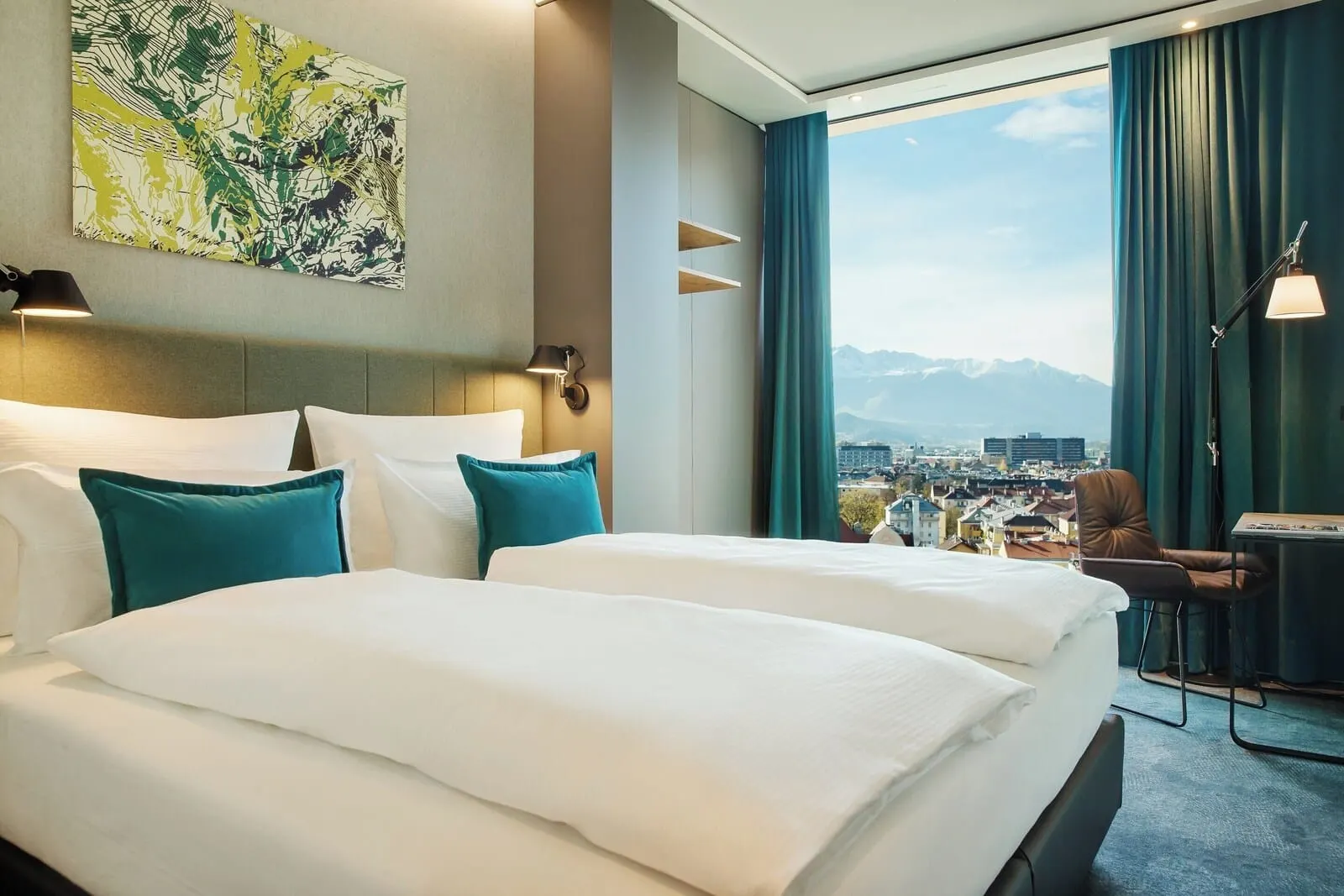 Motel One Innsbruck: Double room with mountain view