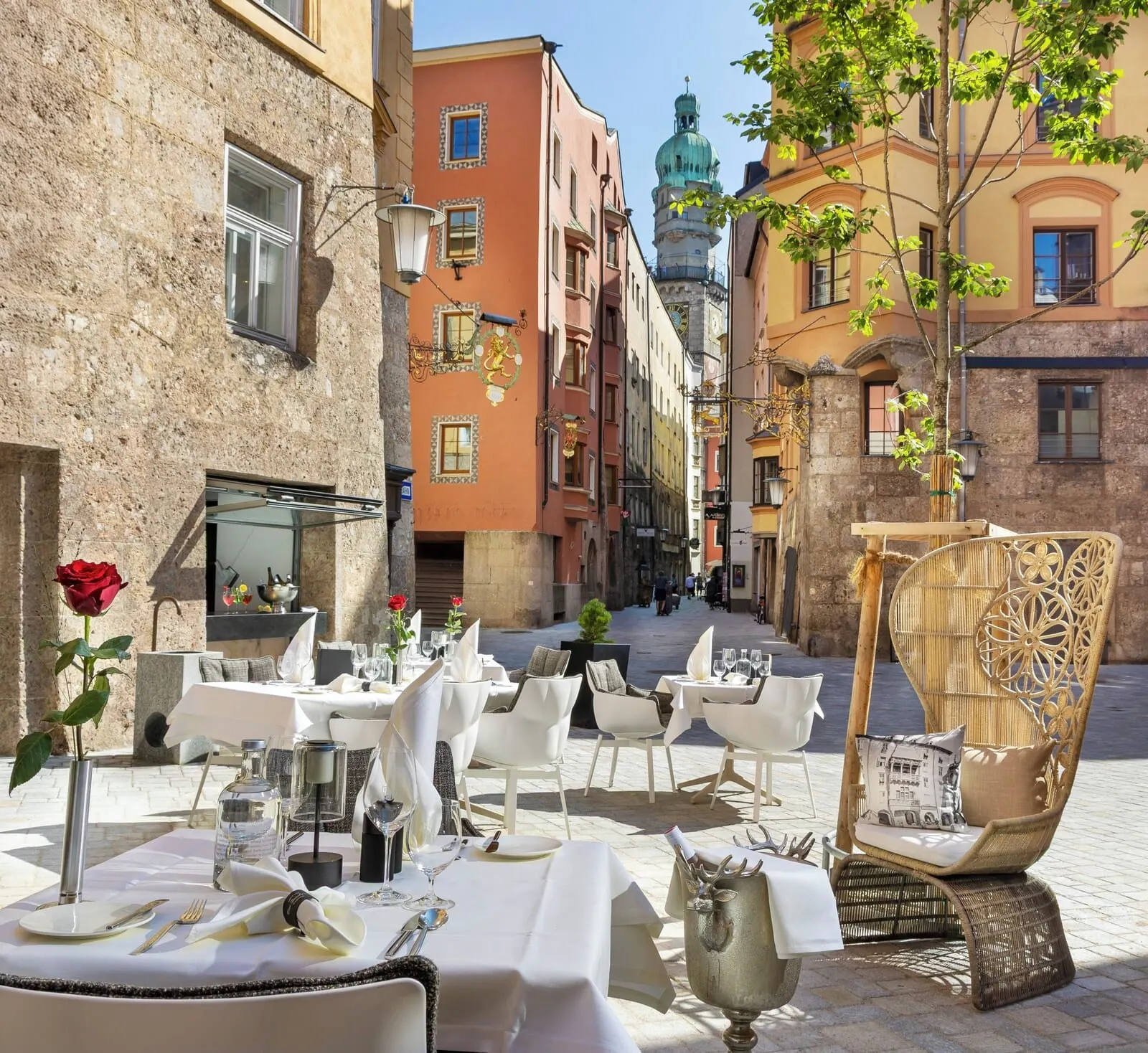 Hotel Das Innsbruck: Terrace on a lane of the old town