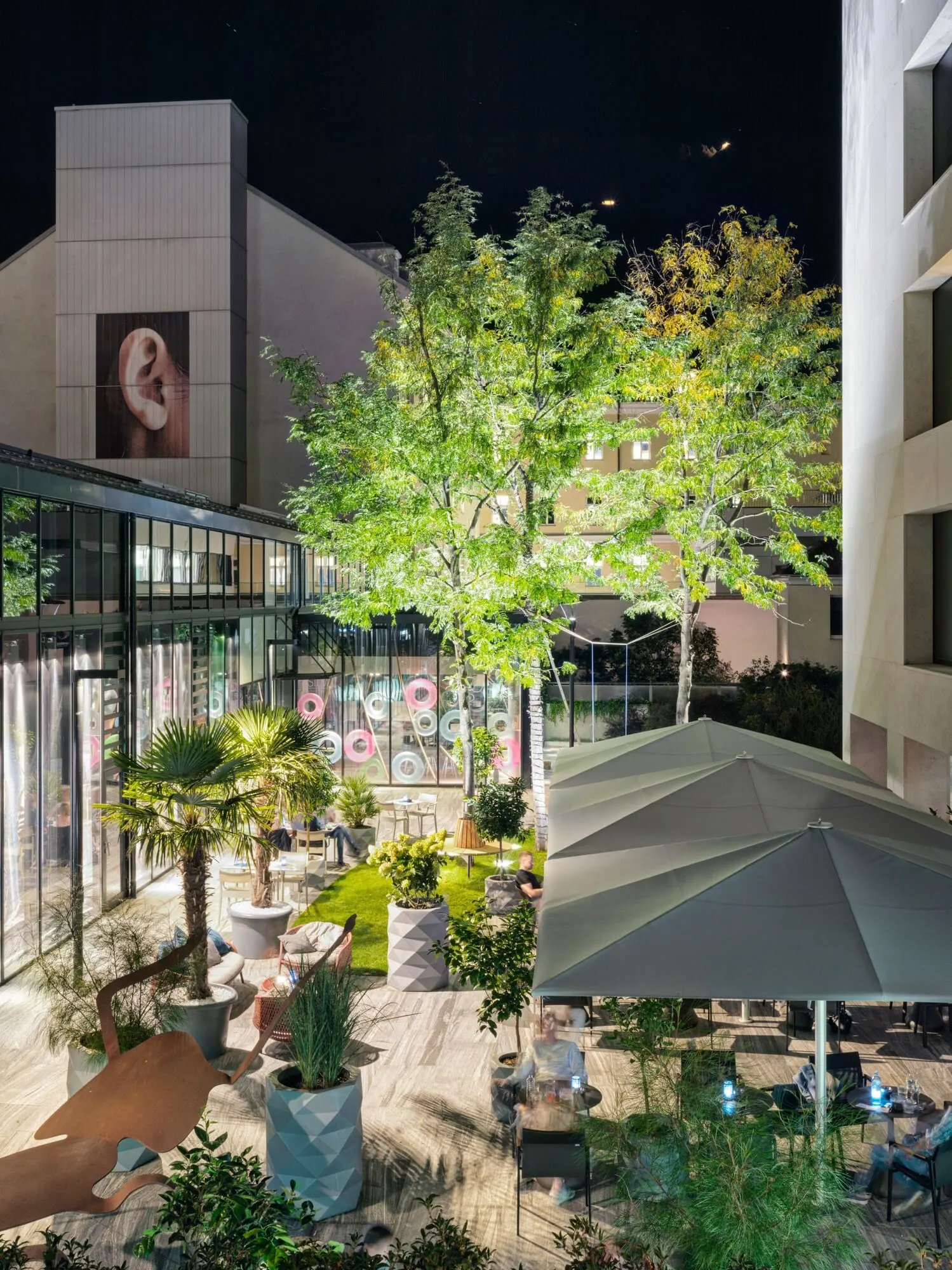 Stage 12 Hotel by Penz: Inner courtyard garden