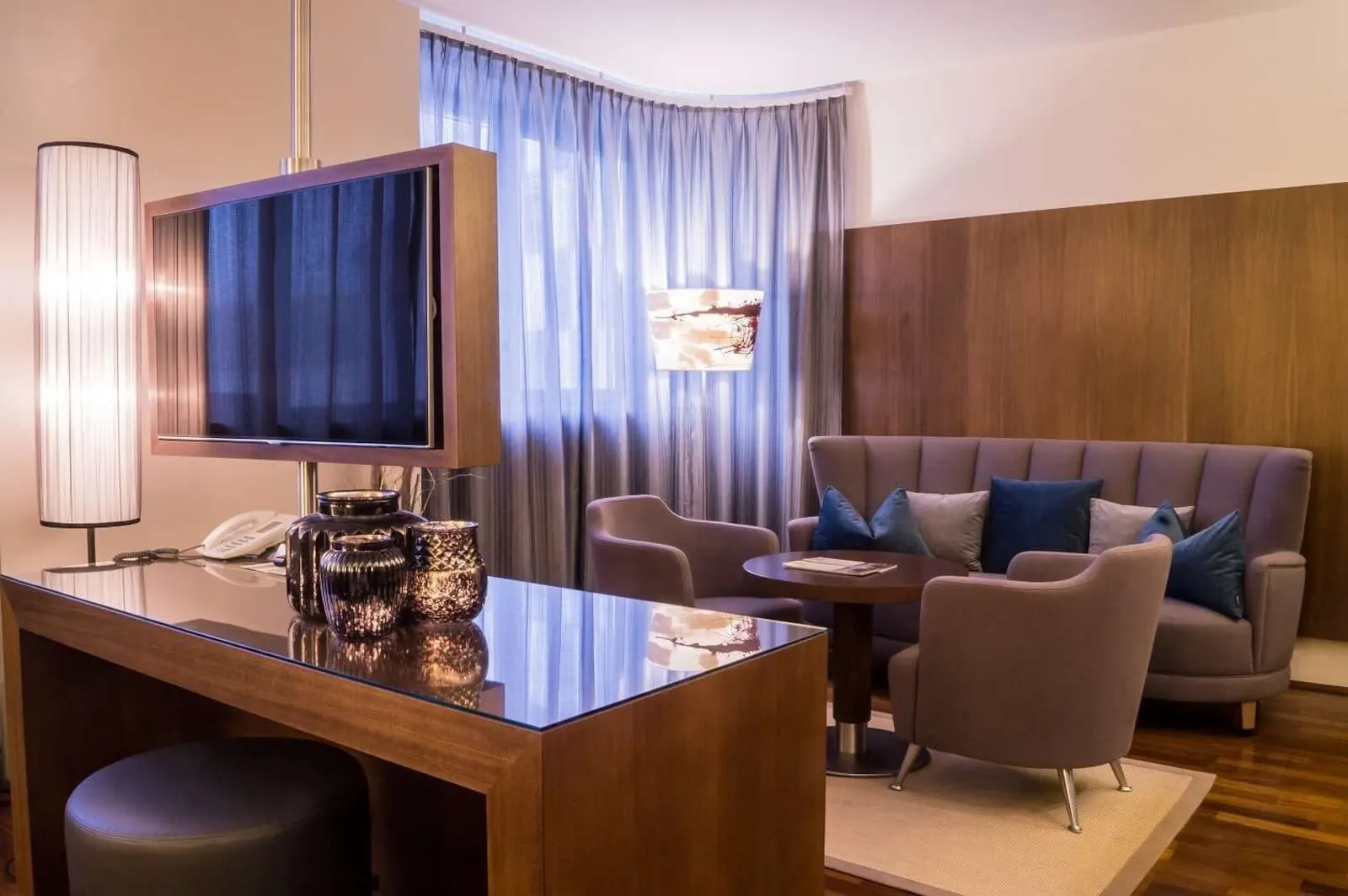 The Penz Hotel: Room with sitting area