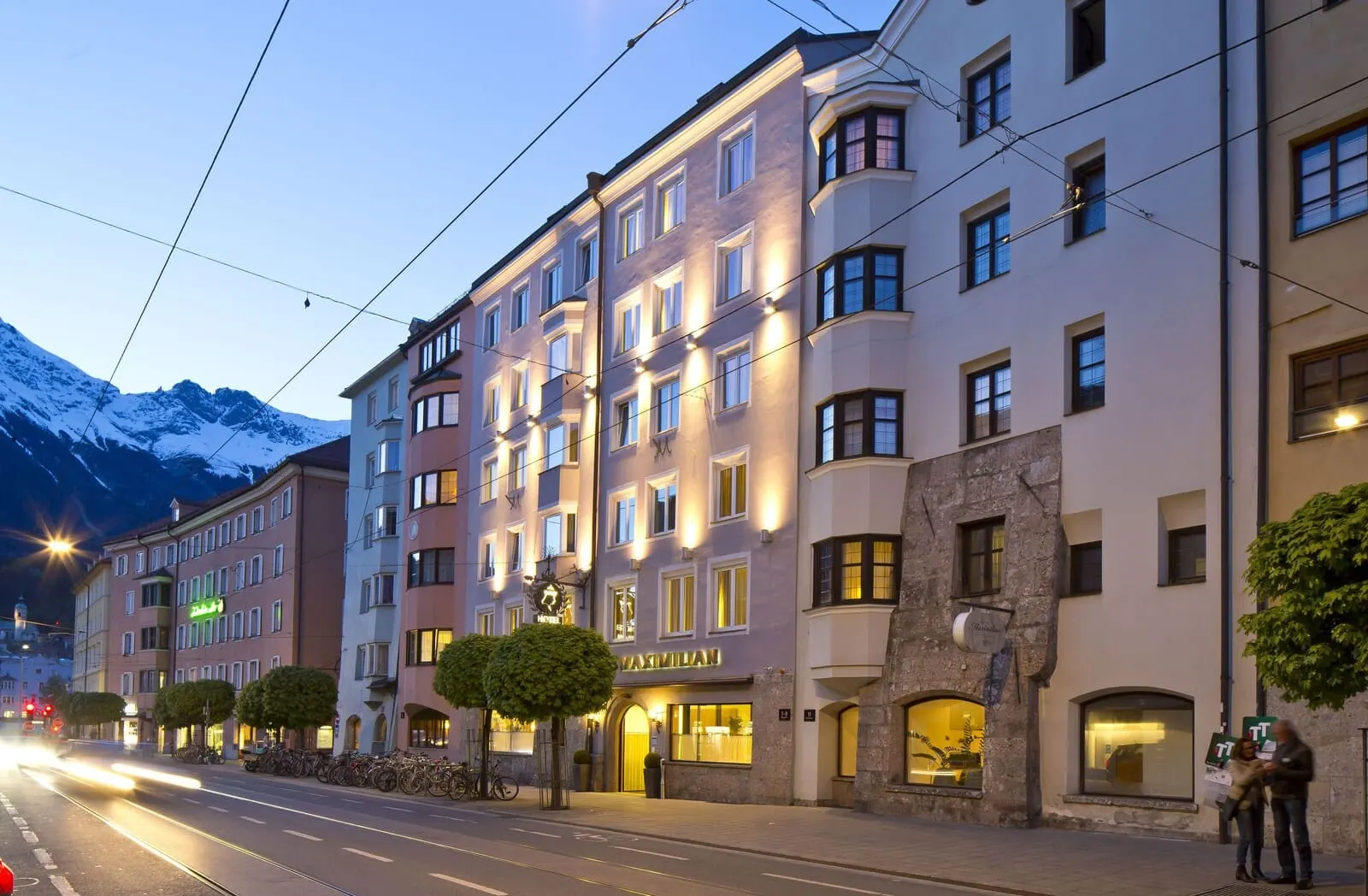 Hotel Maximilian Stadthaus Penz: The Maximilian on Marktgraben with the mountains behind