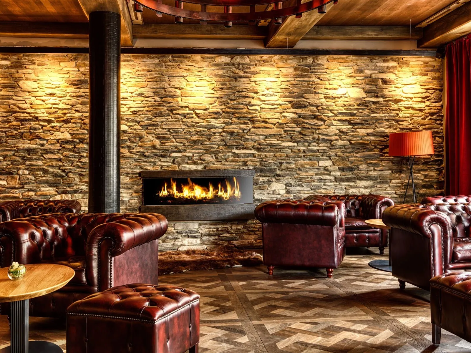 Hotel Grauer Bär: Lounge with open fire