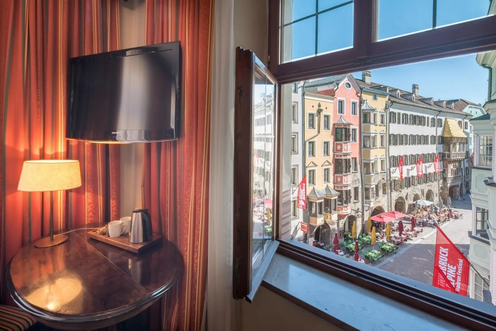 Hotel Goldener Adler: Room looking onto the Golden Roof square