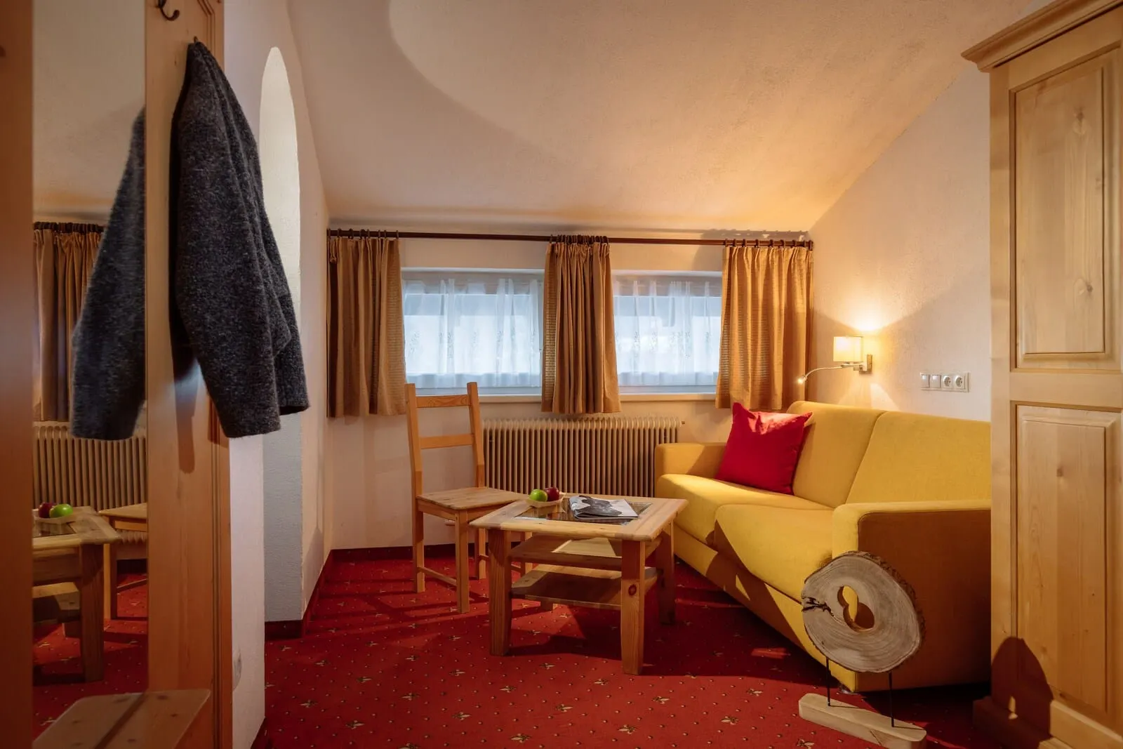 Hotel Kögele: Room with sitting area