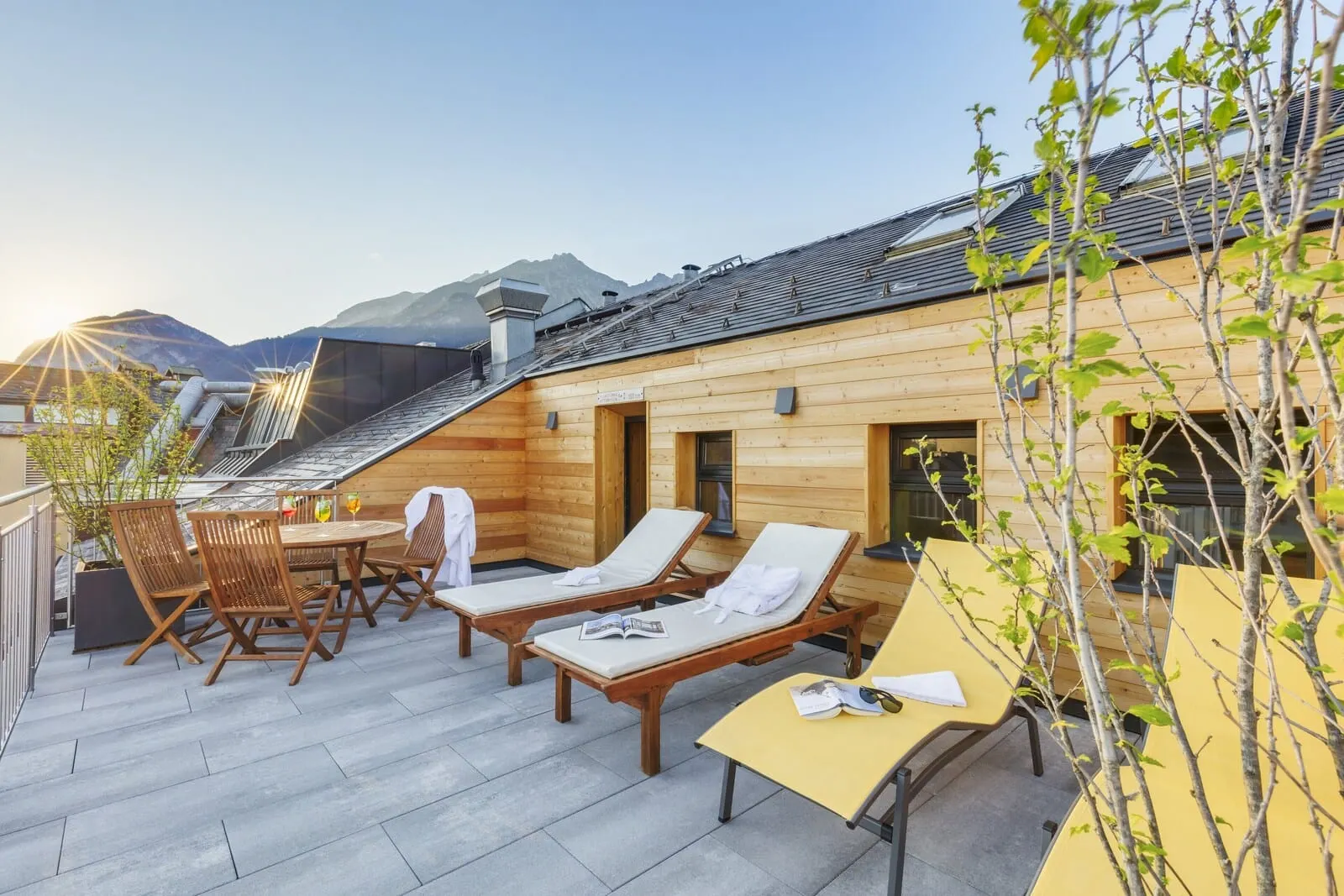 Hotel Café Central: Rooftop terrace with loungers