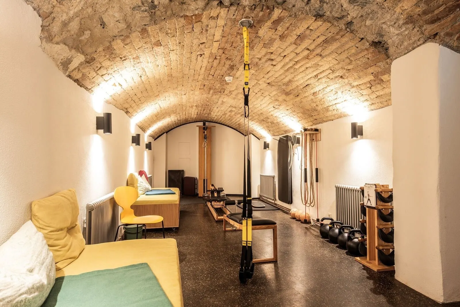 pradl elf my-apartment: Vaulted cellar gym and sauna area