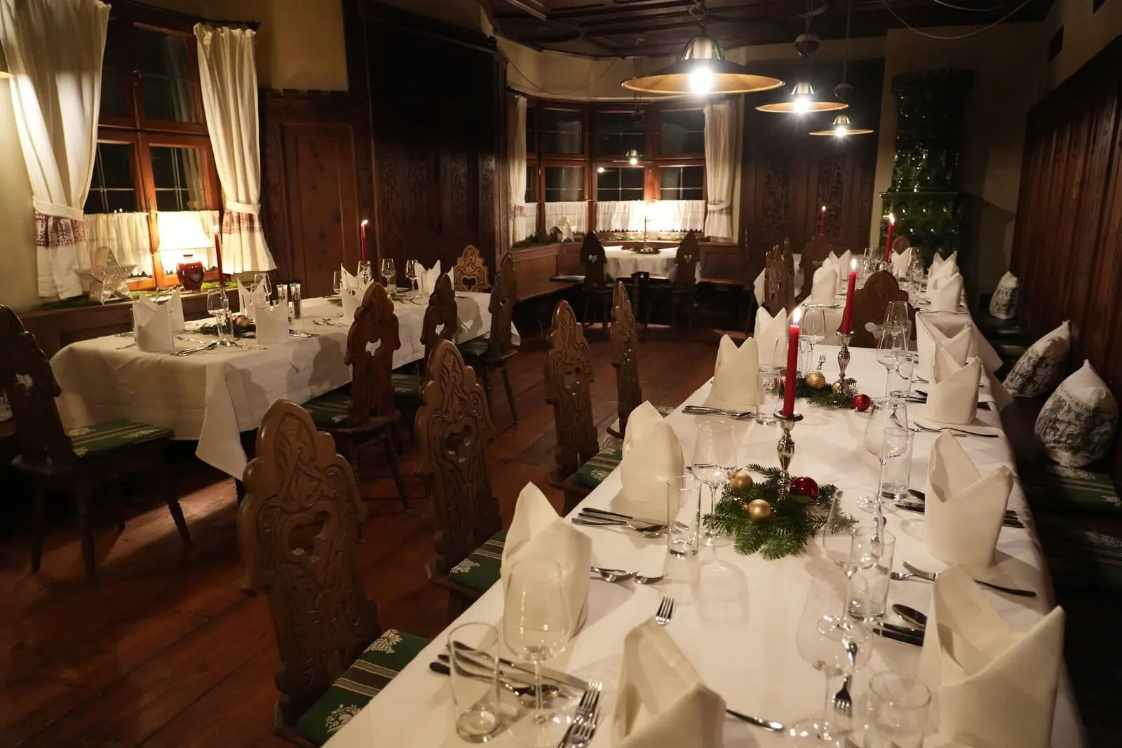 Hotel Goldener Engl: Dining room set for dinner
