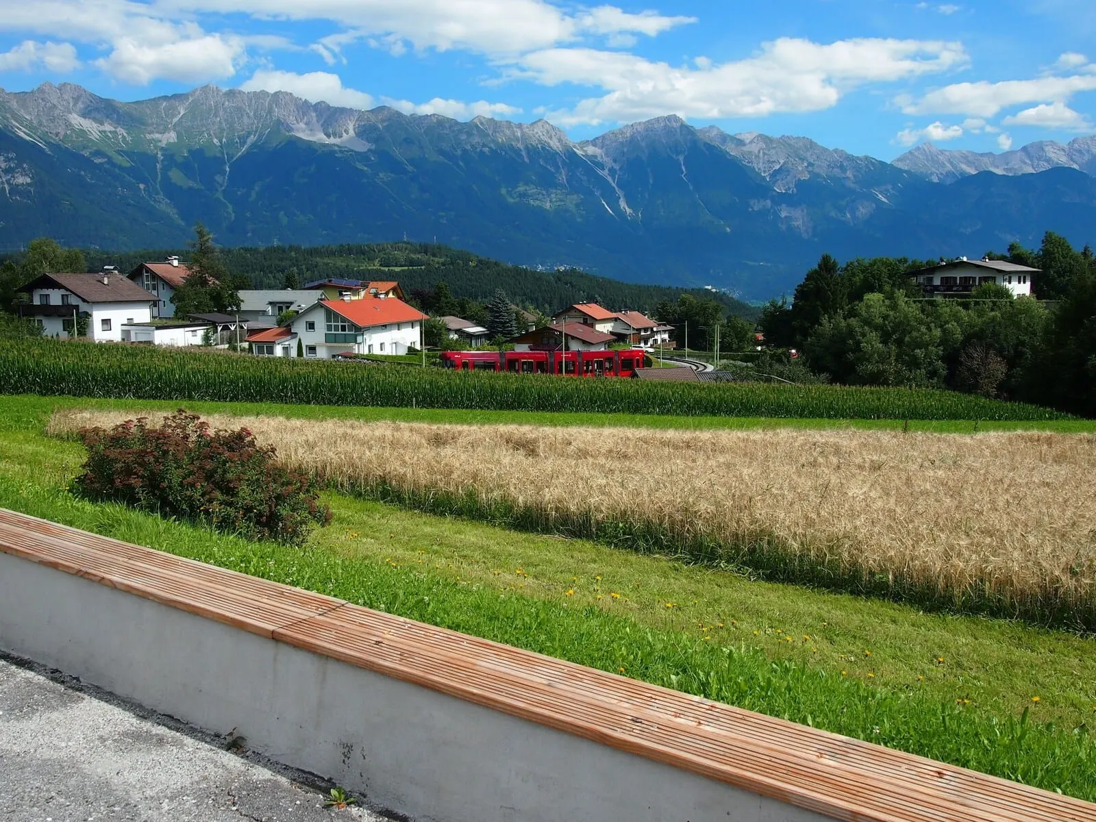 Hotel Sonnhof: View over Mutters to the Nordkette