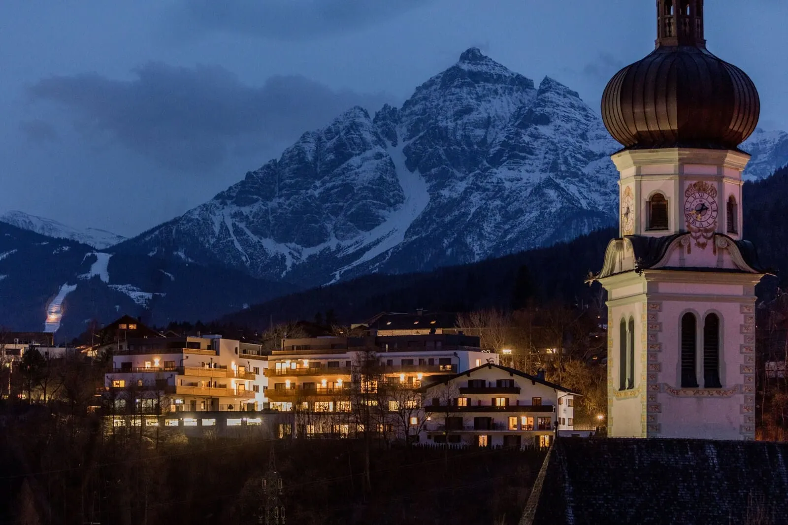 Hotel dasMEI: Mutters church in winter