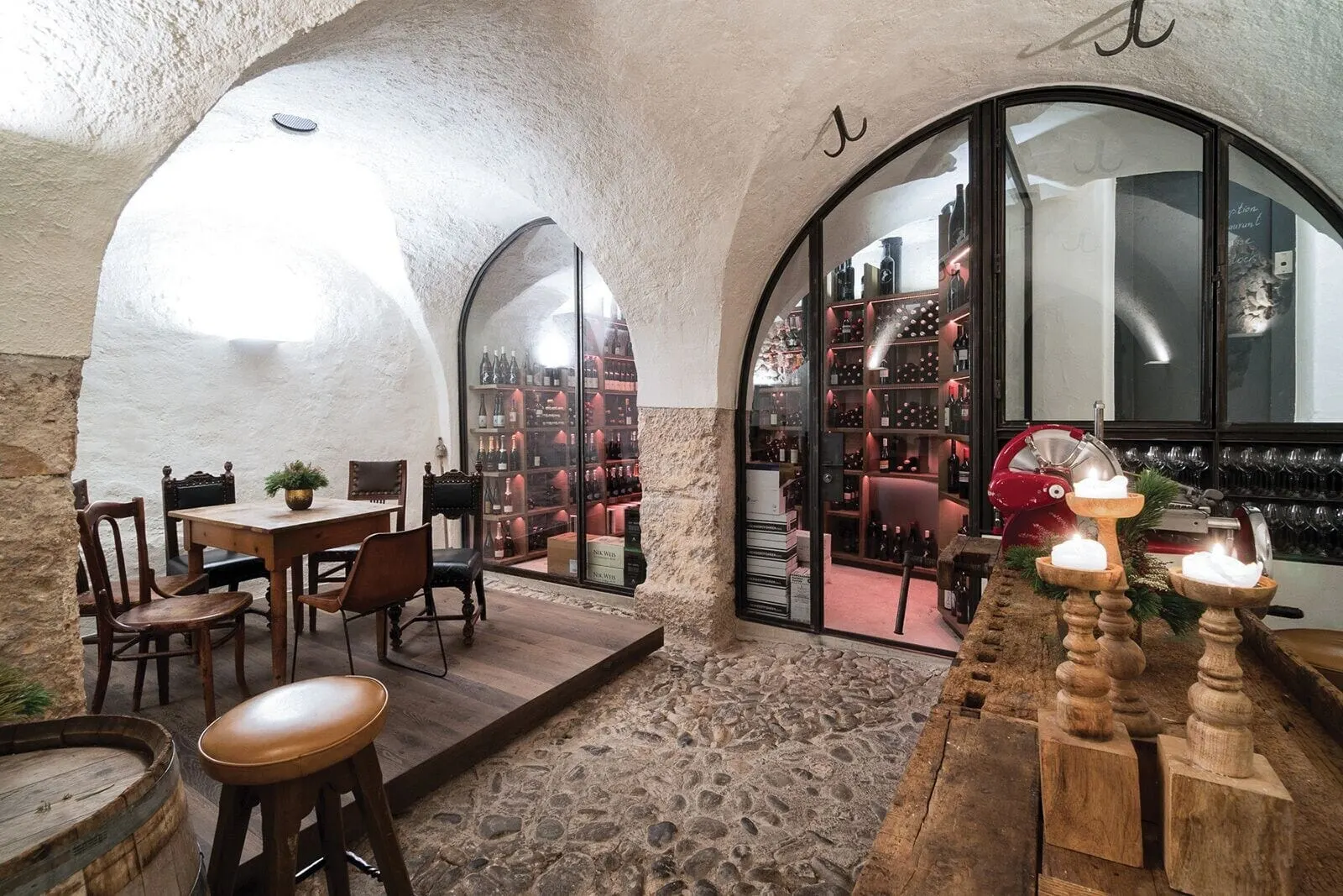 Boutiquehotel Weisses Rössl: Vaulted inn dining room