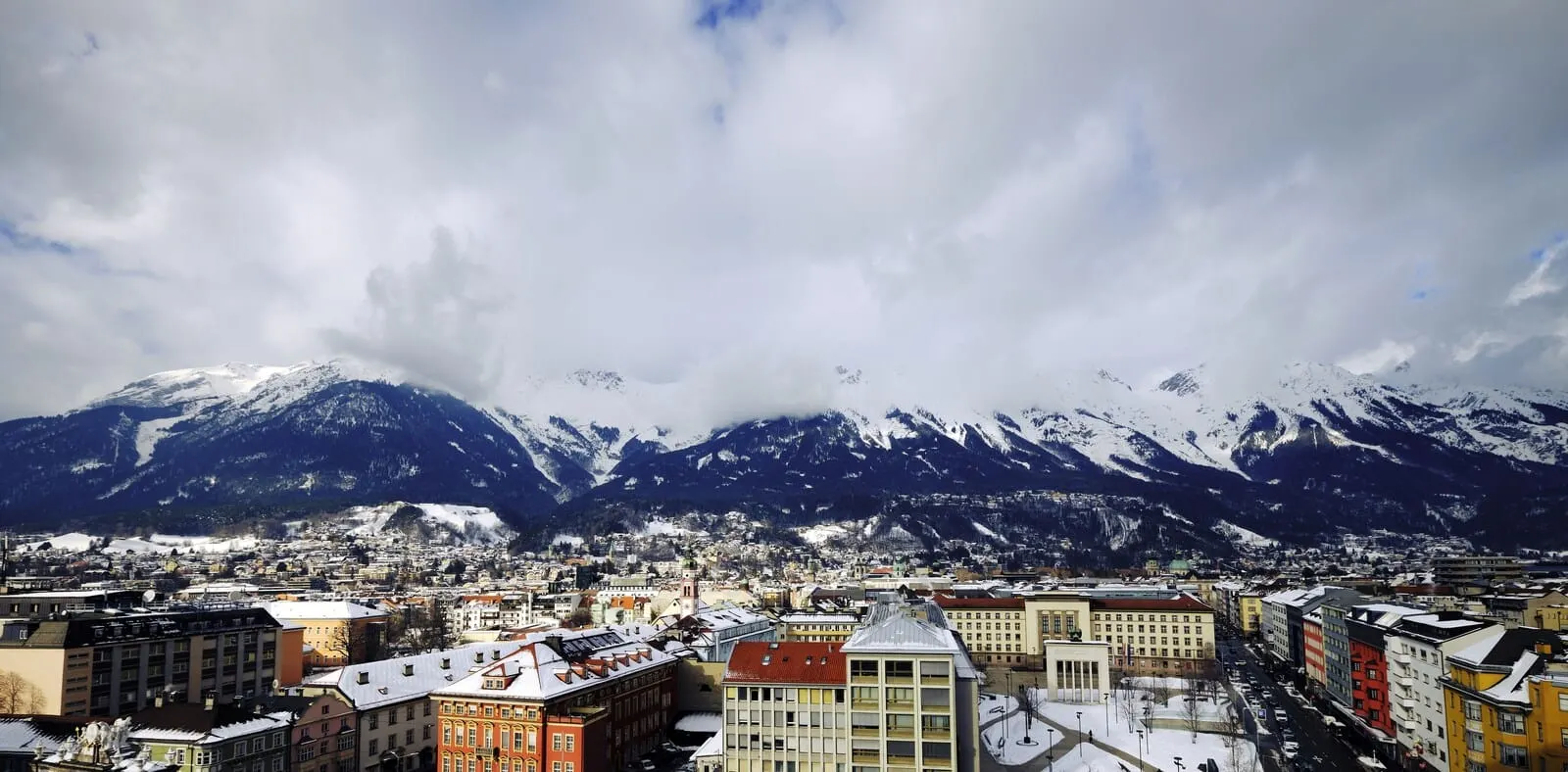 AC Hotel by Marriott Innsbruck: Winter view over the roofs of Innsbruck