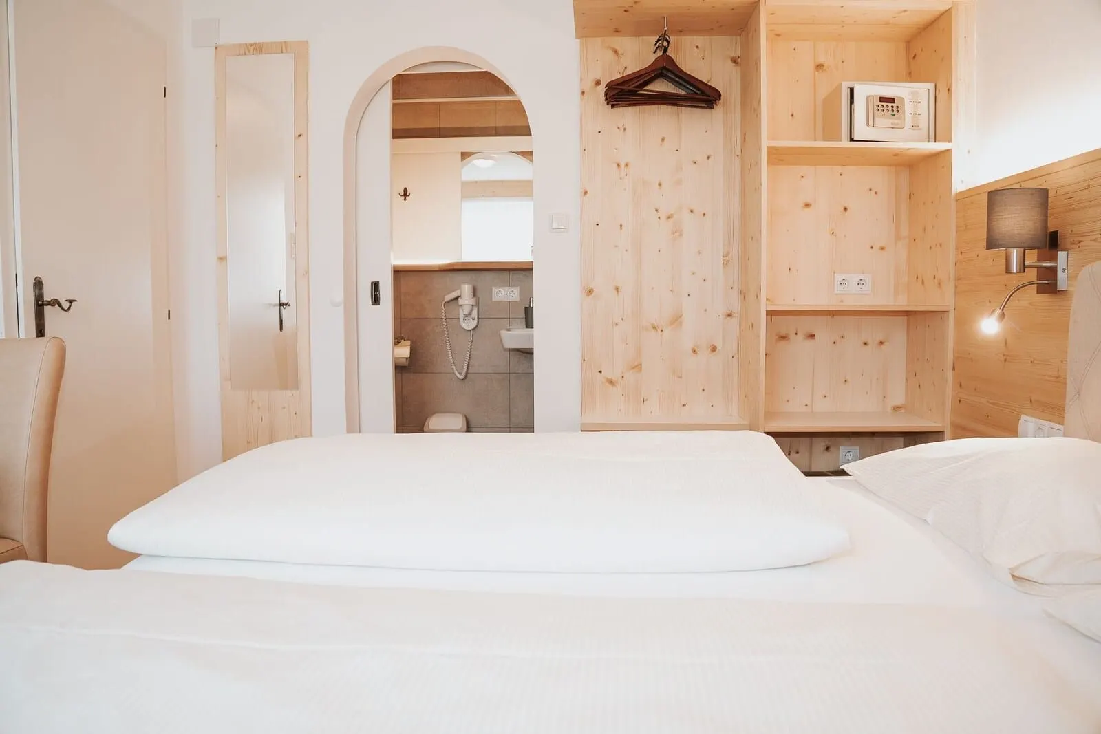 Hotel Sonnhof: Double room in pine