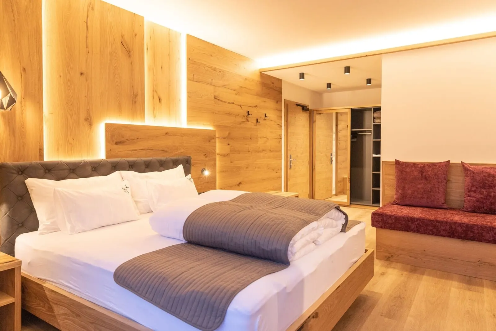 DER WALZL: Double room in wood