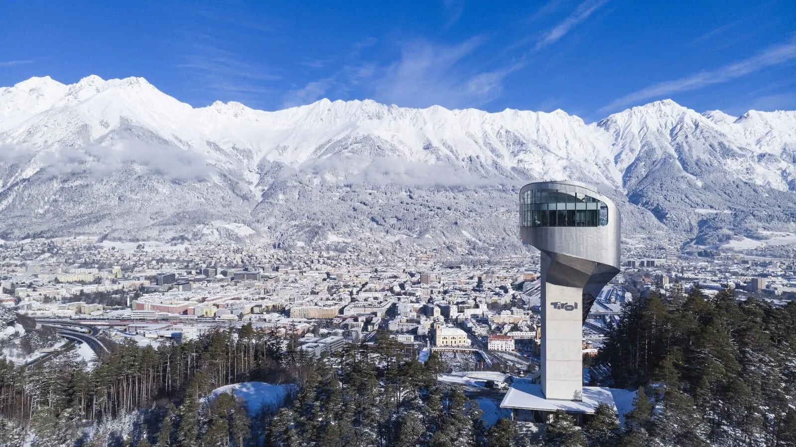Boutiquehotel Weisses Rössl: Winter view over Innsbruck and the Bergisel ski jump
