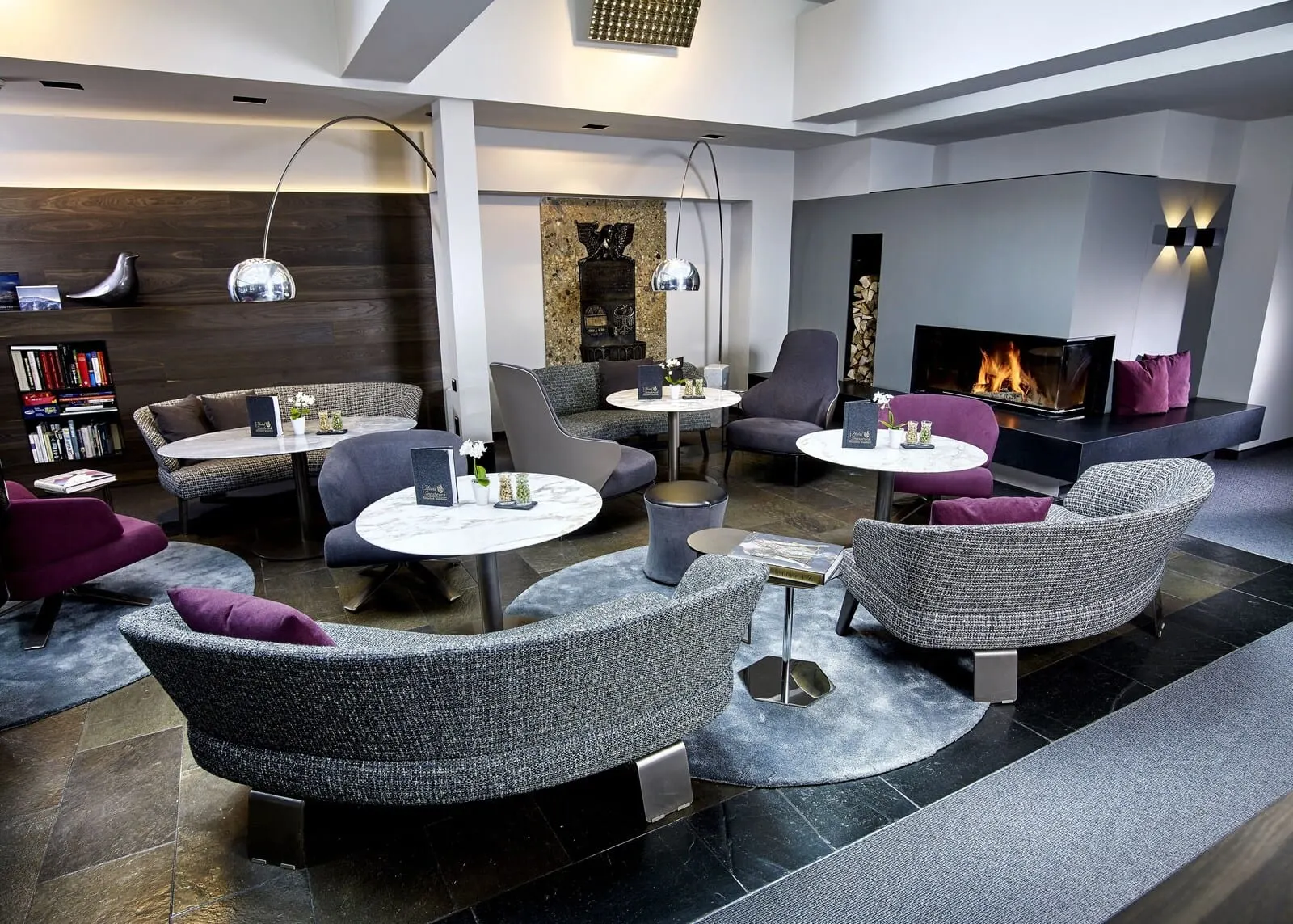 Hotel Das Innsbruck: Lounge with open fire