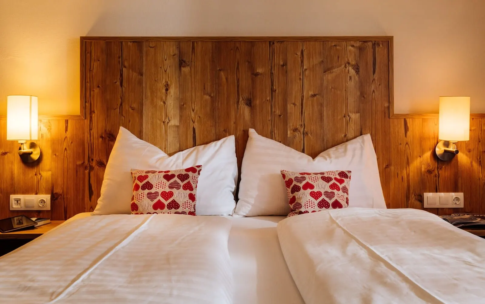 Hotel Kögele: Double room in wood