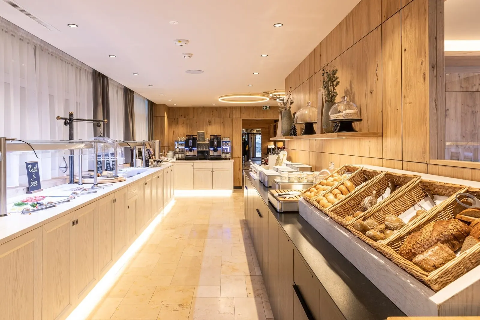 DER WALZL: Breakfast buffet