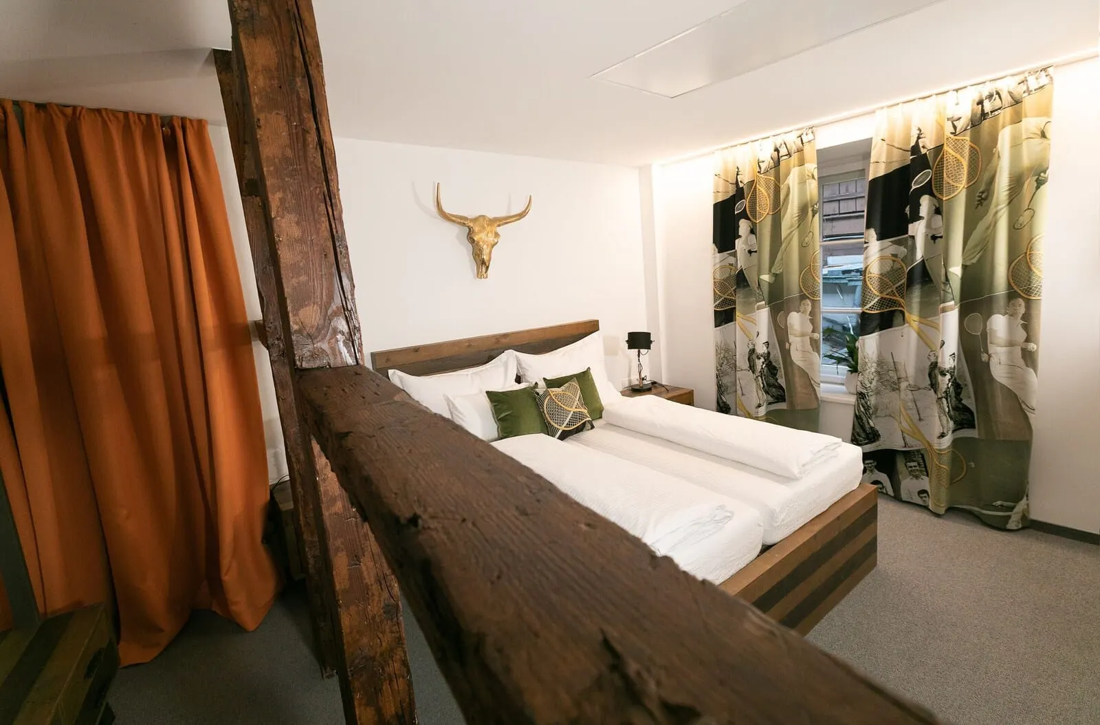 Sporthotel Igls: Double room in wood
