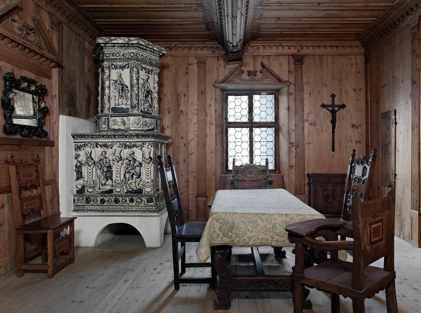 Panelled Tyrolean parlour with a tiled stove in the Tyrolean Folk Art Museum