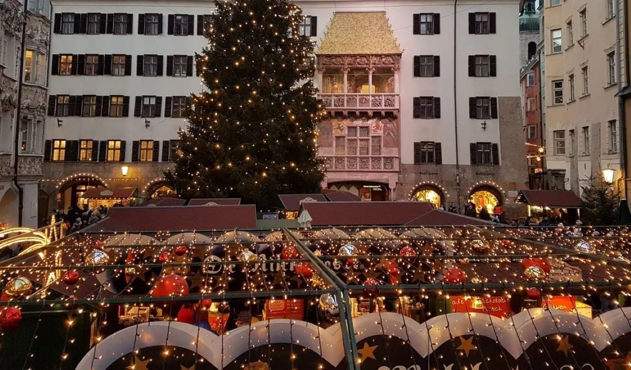 Christmas market and tree in front of the Golden Roof at dusk
