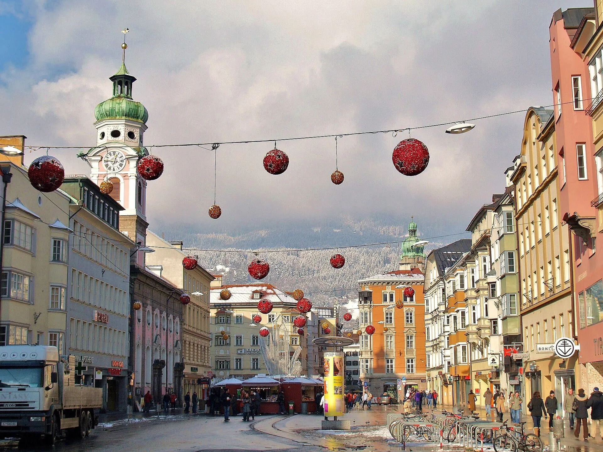Christmas baubles strung across Maria-Theresien-Strasse, with the mountains behind